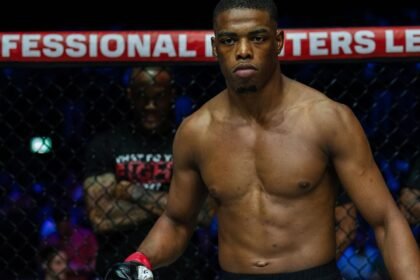 Patrick Habibora dans l'octogone du PFL