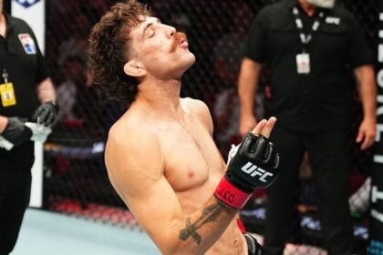 Quillan Salkilld dans l'octogone de l'UFC après une victoire