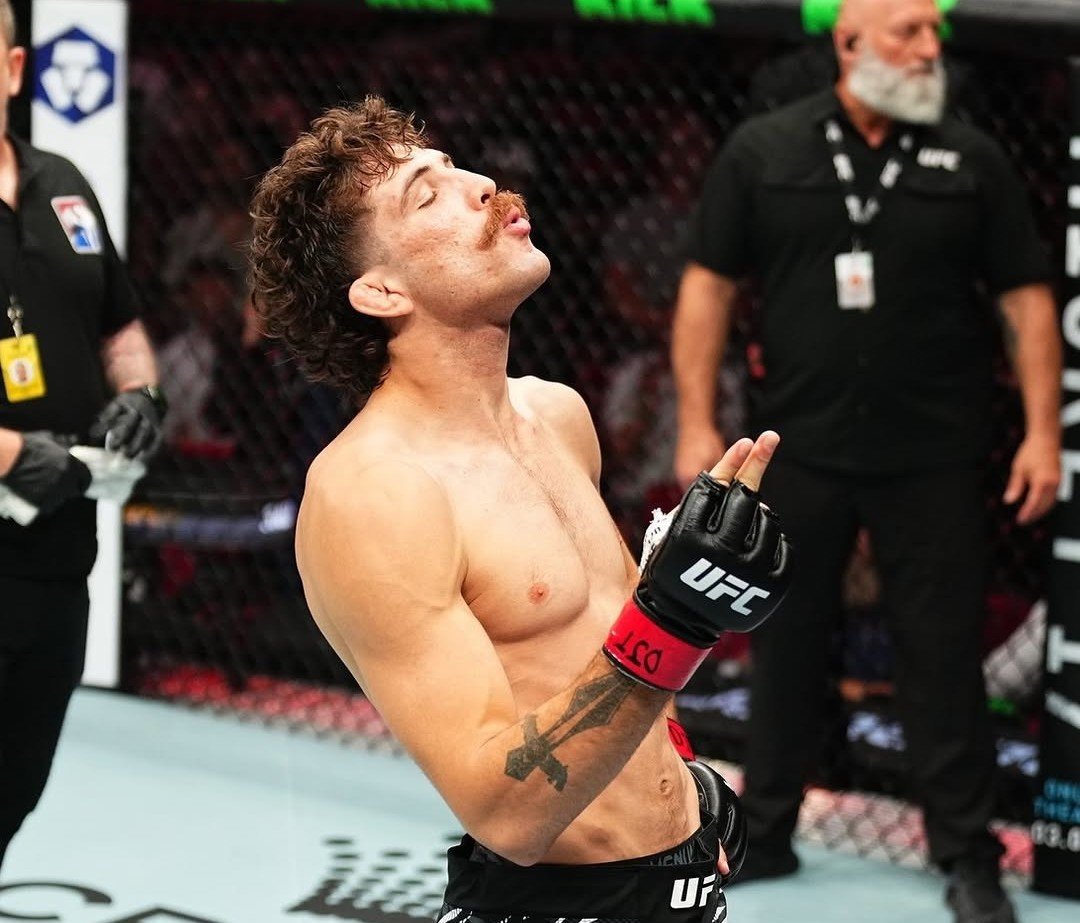 Quillan Salkilld dans l'octogone de l'UFC après une victoire