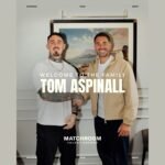 Tom Aspinall et Eddie Hearn se serre la main