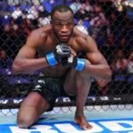 Losene Keita dans la cage de l'UFC à Londres