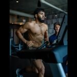 Le combattant UFC Arman Tsarukyan à l'entrainement