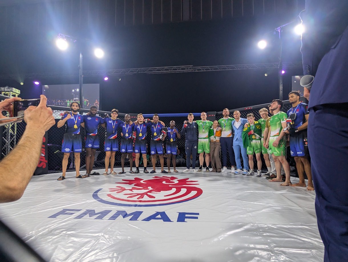 Equipe de France et Irlande de MMA dans la cage de l'évènement MMA League Elite à Ondres le 9 Mai 2026
